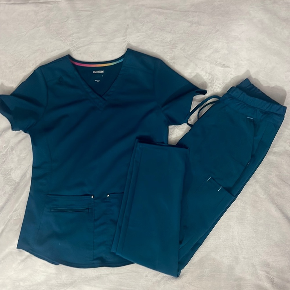 Scrubstar: Ocean Blue scrub set Size: Small